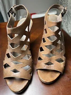 B Makowsky Ladies Sandals Color Brown Size 7M • $28