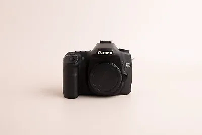 Canon EOS 50D 15.1-megapixel High-Res Sensor 3.0 Inch LCD Monitor • £129