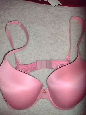 VICTORIA'S SECRET Demi Buste  32 D Bra Bra  • $14.99