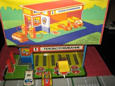 UNIQUE VINTAGE TIN LITHO GAS-STATION PLATFORM MADE EAST GERMAN FROM LATE 70s MIB • $250