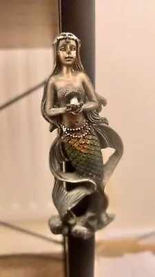 Perfect Gift - Resin Figurine Of A Retro Mermaid With A Shell (magnetic Holder) • £12.55