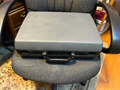 Vintage Samsonite™ ~ Broker GL Briefcase ~ Light Gray & Black ~ WITH KEY • $30