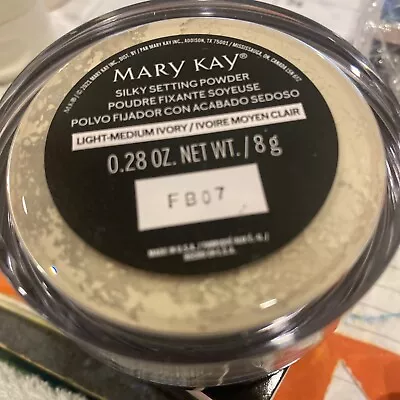 Mary Kay Silky Setting Powder Light Medium Ivory New Fresh Nib • $14