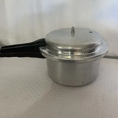 Vintage Mirro-Matic 4 Quart Aluminum Pressure Cooker W/Locking Lid Seal Trivet • $15