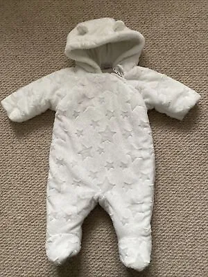 Baby Boy/girl White Zip Up Star Patterned Snowsuit/ Pramsuit Mittens 0-3 Months • £6