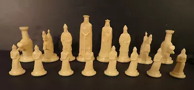 VTG Kingsway Florentine 1947 Chess Pieces 32 Pieces Highly Detailed Ivory Black • $19.90