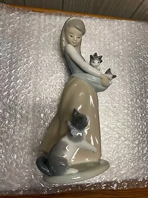Lladro Porcelain 10” Figurine “ Following Her Cats”-Girl With Kittens -#1309 • $90