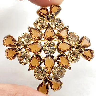 Vintage D&E Juliana Amber Color Brown Rhinestone Maltese Cross Flower Brooch Pin • $25