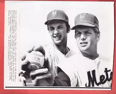 1971   New York Mets    Glossy    8 X 10   Wire     Tom Seaver   +  Dean Chance • $30.99
