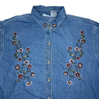 Vintage 90s Bobbie Brooks Women’s Embroidered Floral Denim Short Sleeve Shirt • $12.71