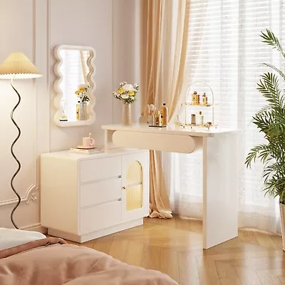 Guyii Vanity Table Dressing Table With Lighted Mirror And Acrylic Chair Set • $815.15