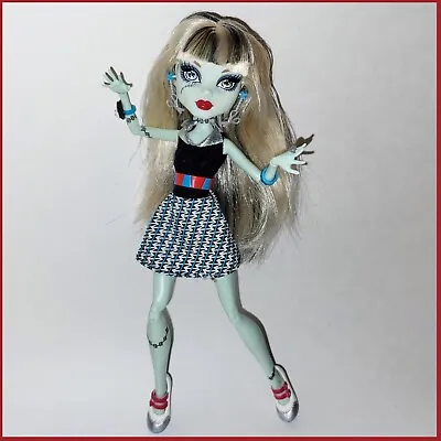 Monster High Frankie Stein Classroom CLEAN • $41.98