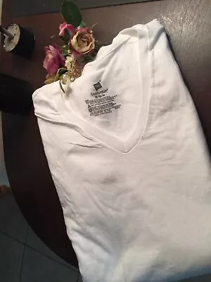 Hanes Men's Tagless V-Neck T-Shirt Size M - White -  Six Shirts - New - • $12