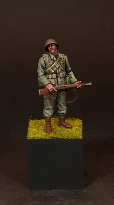 One American Soldier WWII From Dragon 6653 Pro Built & Painted 1/35 Scale • $79