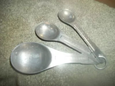 Set Of 3 Vintage Aluminum Measuring Spoons - Raised Measurements  • $8.99