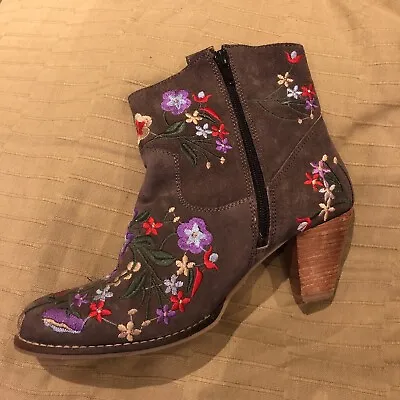 £25 • Buy Embroidered Grey Suede Cowboy Ankle Boots Uk 6 Zip Up Floral Motif