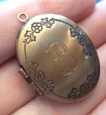 Stunning Vintage Estate Initial Letter B Flower Locket 1 1/4  Pendant!!! 1555w • $9.75