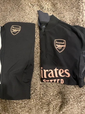 £40 • Buy Arsenal Tracksuit 20/21 Top & Bottoms