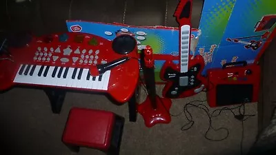 CHAD VALLEY SINGALONG KEYBOARD WITH STOOL ELECTRONIC GUITAR AMP STAND MIC Age 3+ • £15