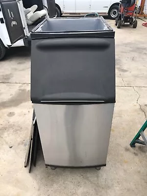 Manitowoc Ice Machine Top And Bottom- Not Working Condition. • $3000