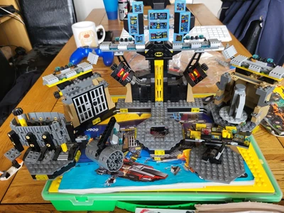 £40 • Buy Lego Bat Cave 70909 And Other DC Superheroe Sets  - Read Description 