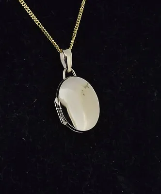 9ct Yellow Gold 14.5mm Oval Locket - (Free Name Engraved) • £115