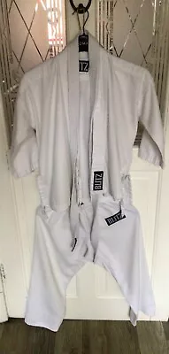 Kids Unisex Karate Suit Age 5/6 Years Includes White Belt Excellent Condition  • £7