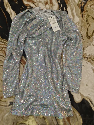 £15 • Buy Zara Silver Sequin Drape Dress Medium