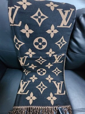 $289 • Buy Louis Vuitton Scarf