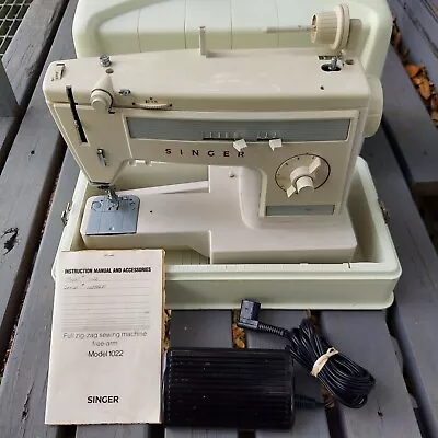 Vintage Singer 1022 Sewing Machine W/ Case Pedal & Manual *TESTED • $75