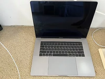 2018 Apple MacBook Pro Retina 15inch 2.2GHz 6 Core I7 16GB RAM + TOUCHBAR • $500