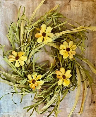 New Primitive RUSTIC GRASS YELLOW DAISY CANDLE RING Wreath 4  • $10.95