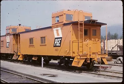 MB10-26 Original Colour Slide Pacific Great Eastern Caboose #1821 At Vancouver • $2.19