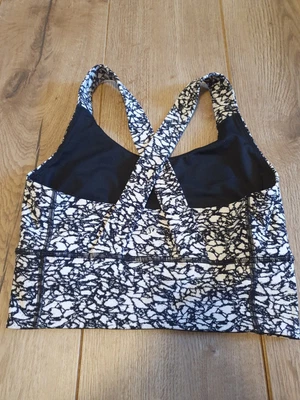 $30 • Buy Lululemon CAN 6 Ladies Running Sports Bra Top Gym Tights Yoga Activewear 