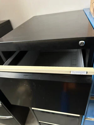 Lockable Filing Cabinet 4 Drawer • $35