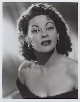 Yvonne De Carlo (1960s) 🎬 ❤ Hollywood Beauty Stunning Portrait Photo K 126 • £23.15