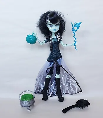 Frankie Stein Doll *READ* Ghouls Rule Monster High Mask Cauldron Purse Boots • $29.99