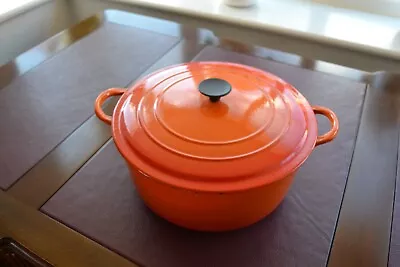 Le Creuset 26cm Orange  Enameled Cast Iron Casserole Dish Pot With Lid • £21