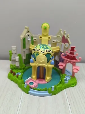 DISNEY PARKS Keys To Magic Kingdom Hasbro 2002 It's A Small World Playset • $14.99