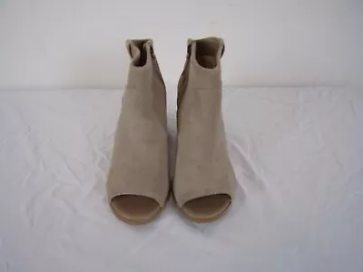 Crown Vintage SUEDE 2.5  Block Heel Peep Toe Bootie      SIZE: 8M      BEIGE • $6.57