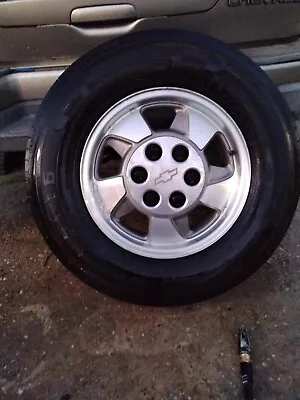 Factory 16-in Chevy Rims And Tires • $600