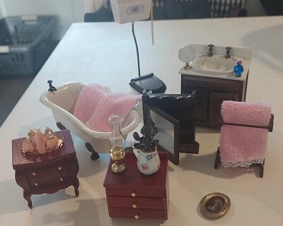 £12 • Buy 1/12 Dolls House Bathroom & Lots Of Accessories 