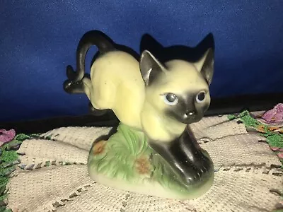 Vintage Playing Siamese Cat Ceramic Figurine #8DA-11 • $9.99