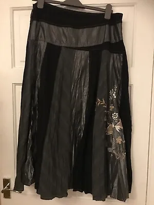 'Lisa Campione' UK 14 (42)Black & Grey Taffeta Panel Skirt  Embroidered Flowers • £3.99