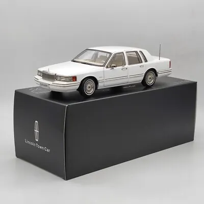 1/18 Lincoln Towncar V8 1993-1995 Super Diecast Models Car (Leather Seat) White • $448.80