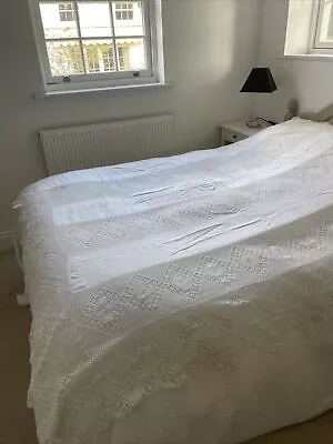 ANTIQUE . IRISH LINEN AND LACE BED COVER ANTIQUE BEDSPREAD 86” X 74” (#34) • £48.99
