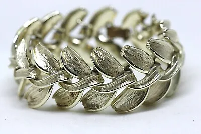 Vintage Signed Lisner Bracelet Gold Tone Leaf Links 7  Long • $14.99