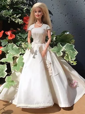 Beautiful Bride!!  1998 Blonde Barbie In Gorgeous Vintage Wedding Gown • $38.50