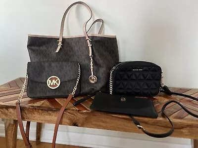 Michael Kors Handbag Set • $480