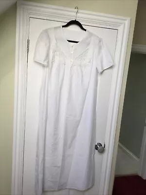 £15 • Buy Vintage Nightdress From St Michael M&S White With Lace Trim Size 16-18 Long